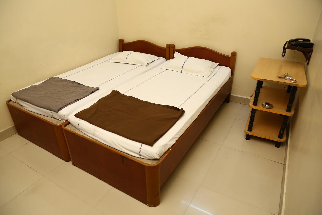 Sri Sai Krishna Deluxe Lodge Haïdarabad Extérieur photo